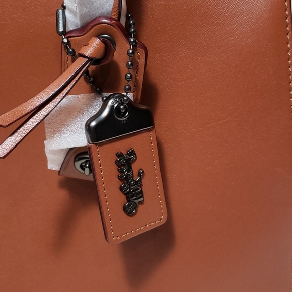 Designer Handbag - Picture 2 of 16